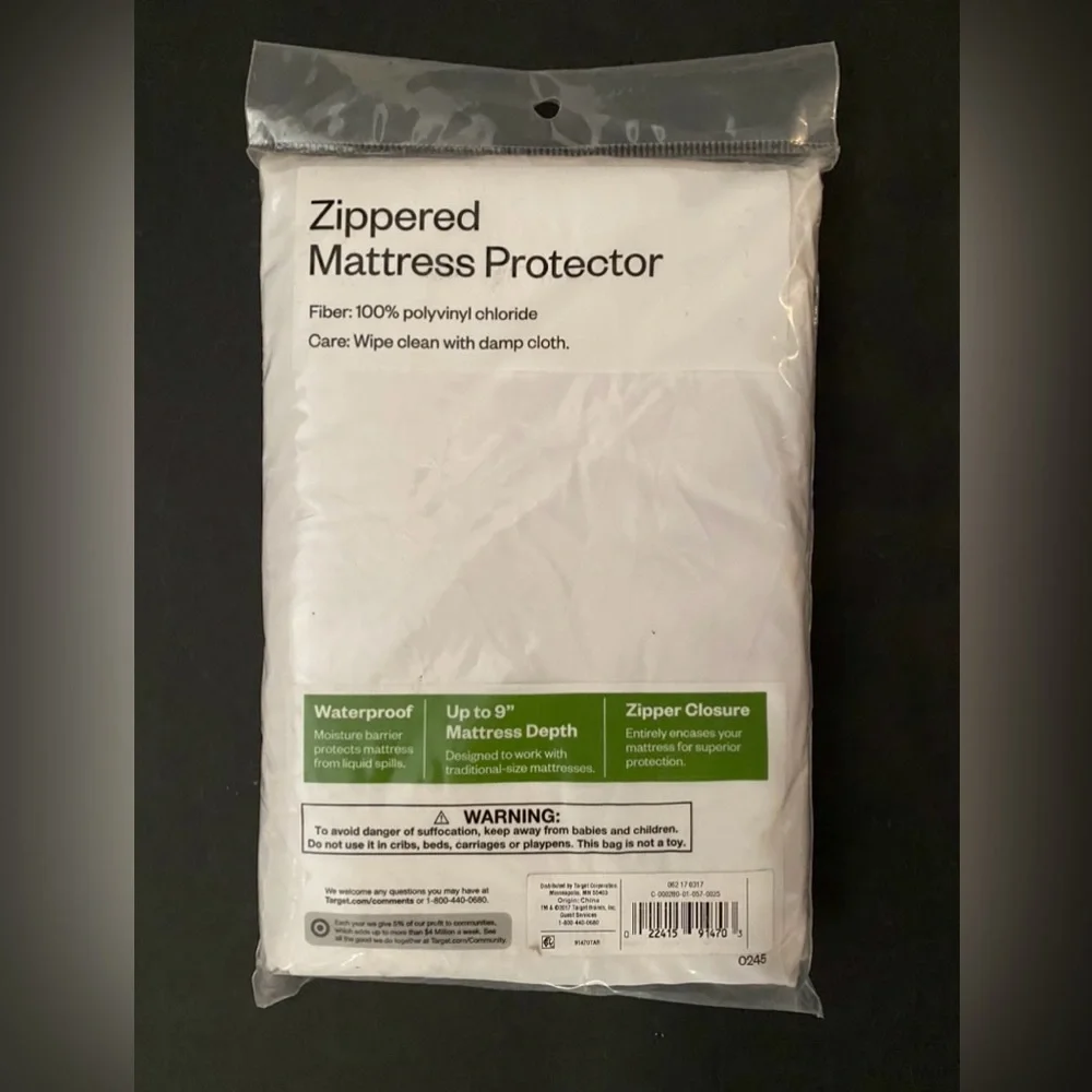 Room Essentials Zippered twin Sz Mattress Protector Waterproof White